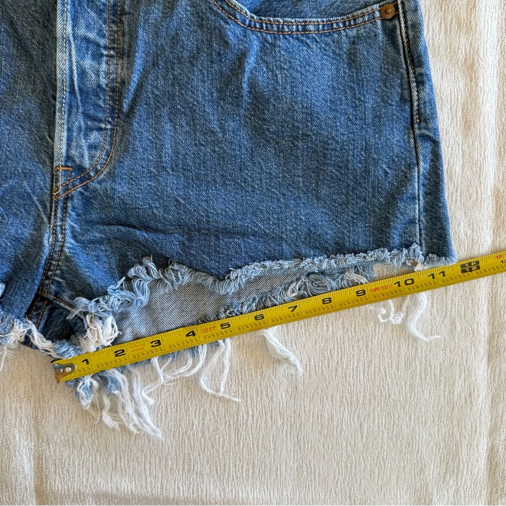 Levis 501 Womens Size W30 Blue Cut Off Denim Shorts Button Fly - Picture 9 of 16